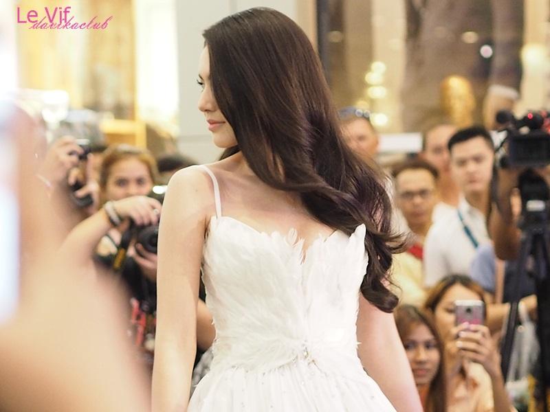 "ใหม่ ดาวิกา โฮร์เน่" ขาวสวยใสออร่า พรีเซ็นเตอร์ผลิตภัณฑ์ Levif @Central World