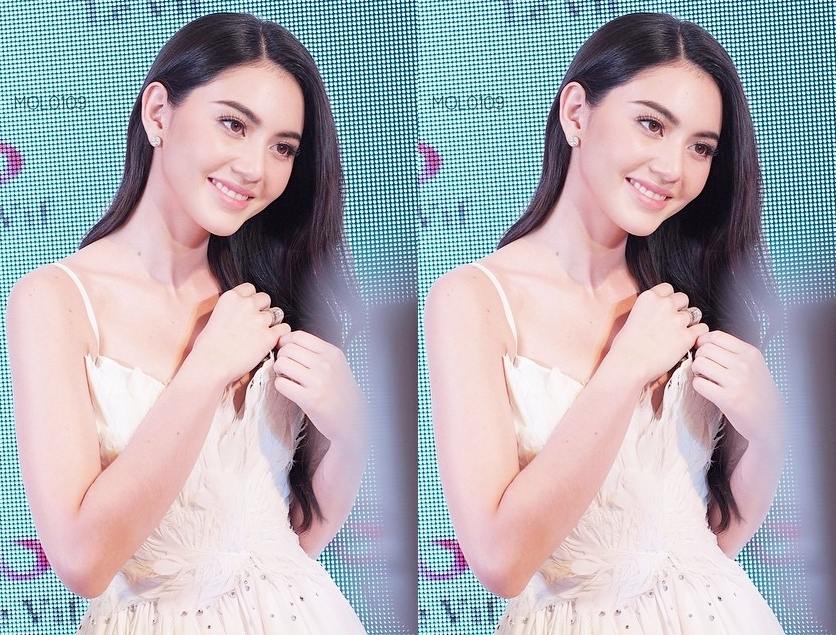 "ใหม่ ดาวิกา โฮร์เน่" ขาวสวยใสออร่า พรีเซ็นเตอร์ผลิตภัณฑ์ Levif @Central World