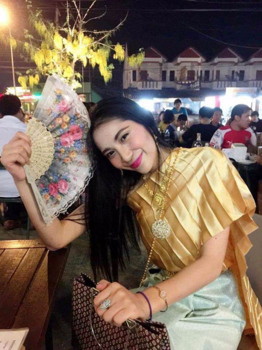 ดังข้ามวัน น้องเมส สาวใส่ชุดไทยในชีวิตประจำวัน
