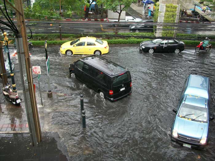 ฝนถล่มกรุงวันที่24มีนาคม2558