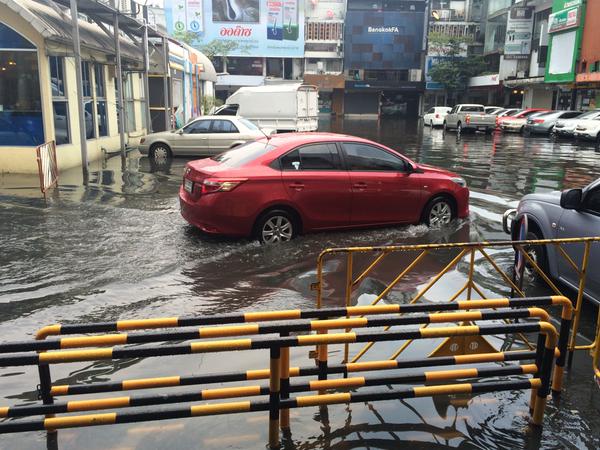 ฝนถล่มกรุงวันที่24มีนาคม2558