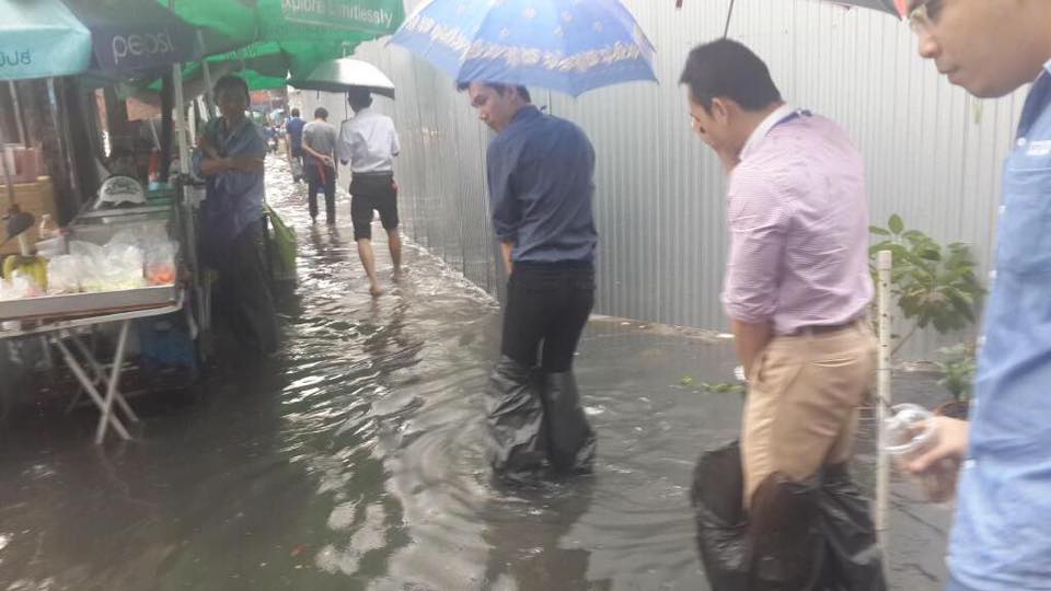 ฝนถล่มกรุงวันที่24มีนาคม2558