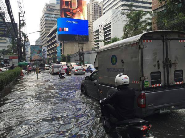 ฝนถล่มกรุงวันที่24มีนาคม2558