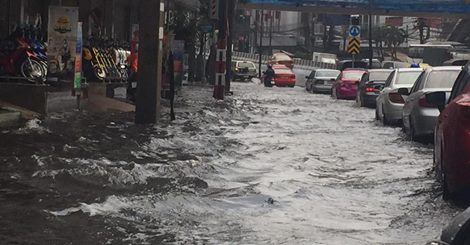 ฝนถล่มกรุงวันที่24มีนาคม2558