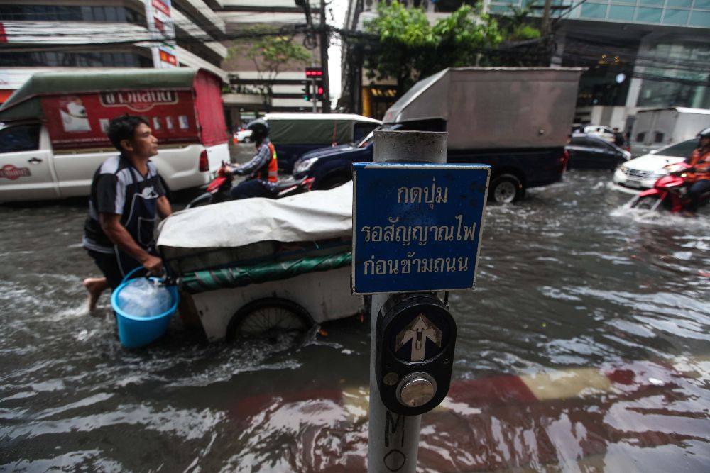ฝนถล่มกรุงวันที่24มีนาคม2558