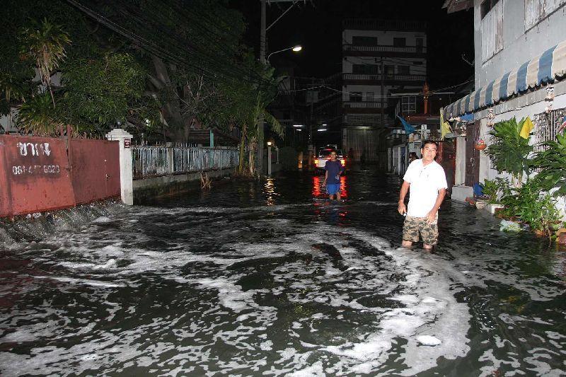 ฝนถล่มกรุงวันที่24มีนาคม2558