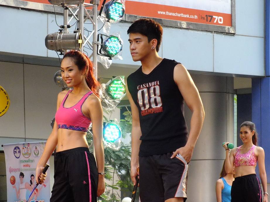 งานสนามกีฬาข้าง mbk 27-03-58 สุดท้ายแล้วนะไปเที่ยวกัน