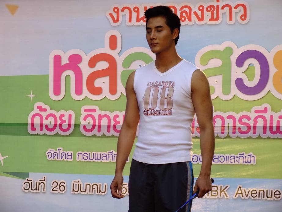 งานสนามกีฬาข้าง mbk 27-03-58 สุดท้ายแล้วนะไปเที่ยวกัน