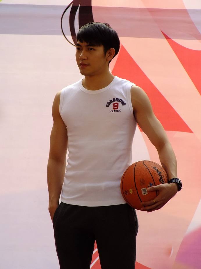 งานสนามกีฬาข้าง mbk 27-03-58 สุดท้ายแล้วนะไปเที่ยวกัน