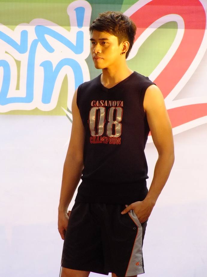 งานสนามกีฬาข้าง mbk 27-03-58 สุดท้ายแล้วนะไปเที่ยวกัน