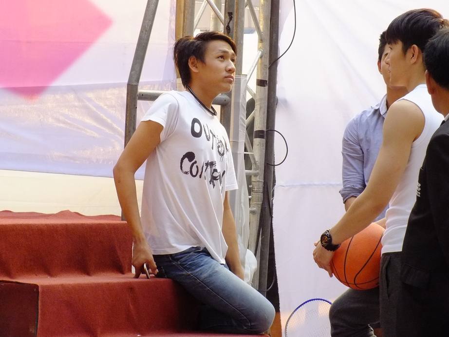 งานสนามกีฬาข้าง mbk 27-03-58 สุดท้ายแล้วนะไปเที่ยวกัน