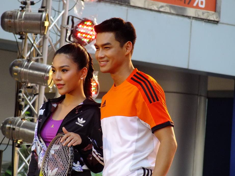 งานสนามกีฬาข้าง mbk 27-03-58 สุดท้ายแล้วนะไปเที่ยวกัน