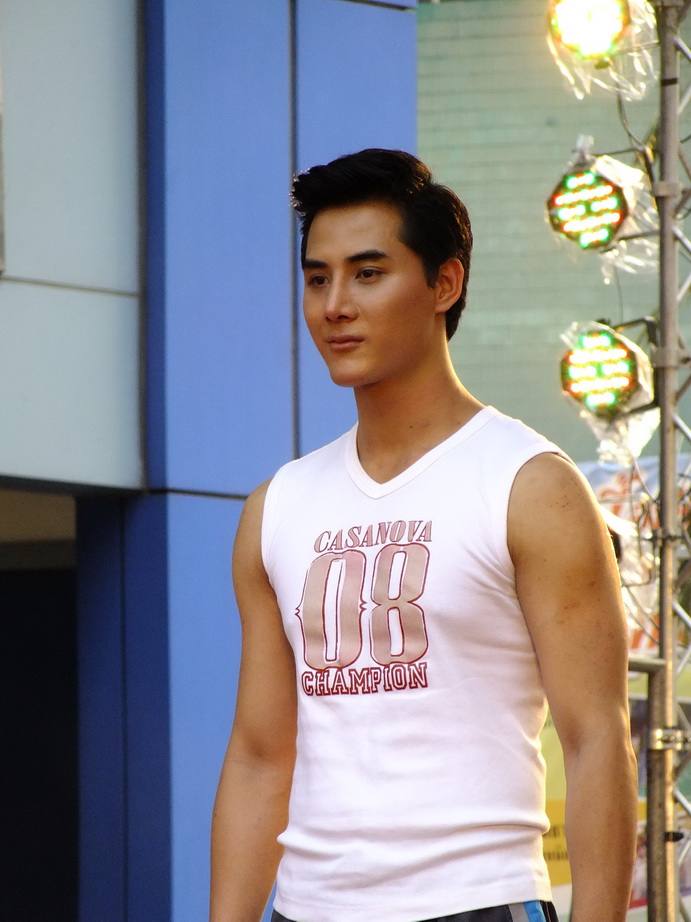 งานสนามกีฬาข้าง mbk 27-03-58 สุดท้ายแล้วนะไปเที่ยวกัน