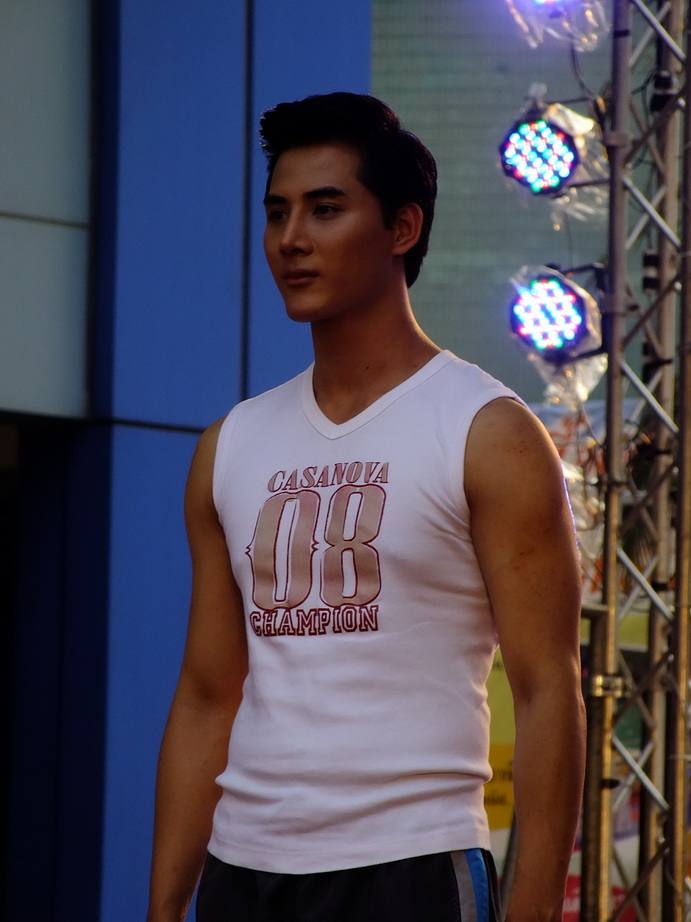 งานสนามกีฬาข้าง mbk 27-03-58 สุดท้ายแล้วนะไปเที่ยวกัน