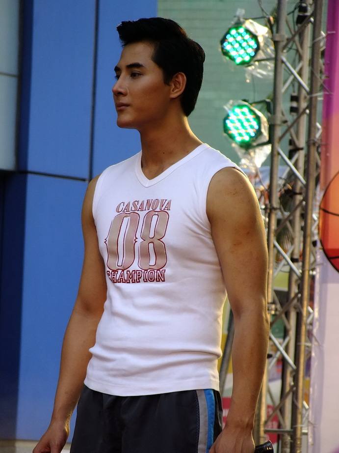 งานสนามกีฬาข้าง mbk 27-03-58 สุดท้ายแล้วนะไปเที่ยวกัน