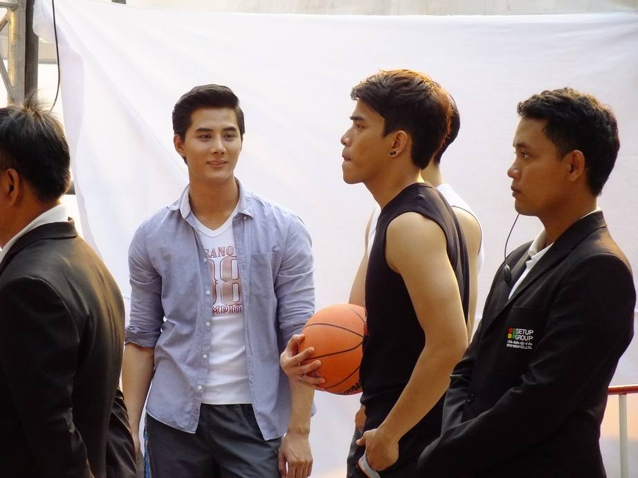 งานสนามกีฬาข้าง mbk 27-03-58 สุดท้ายแล้วนะไปเที่ยวกัน