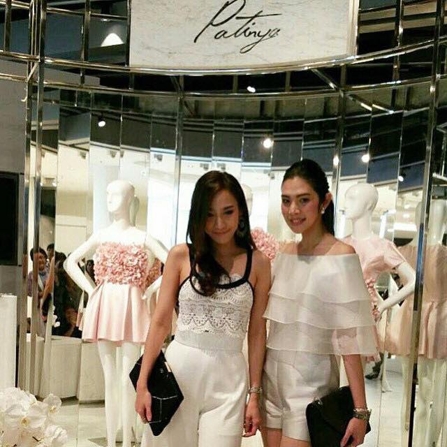 ร้านเเทบเเตก! เมื่อมีซุปตาร์เมืองไทยมาเยือน "อั้ม พัชราภา" @EmQuartier Grand Opening