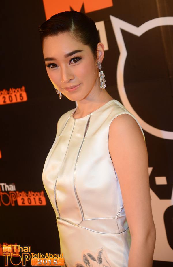 "ฐิสา วริฏฐิสา" สวย เรียบหรู ดูดีมาก ในชุดจากแบรนด์ดัง Alexander McQueen!!