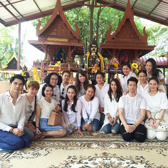 ทำบุญ 9 วัด จ.อยุธยา กับ "อั้ม พัชราภา" สวยใสเรียบร้อยอิ่มบุญกันถ้วนหน้า!!
