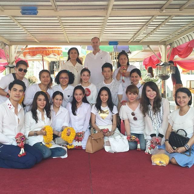 ทำบุญ 9 วัด จ.อยุธยา กับ "อั้ม พัชราภา" สวยใสเรียบร้อยอิ่มบุญกันถ้วนหน้า!!