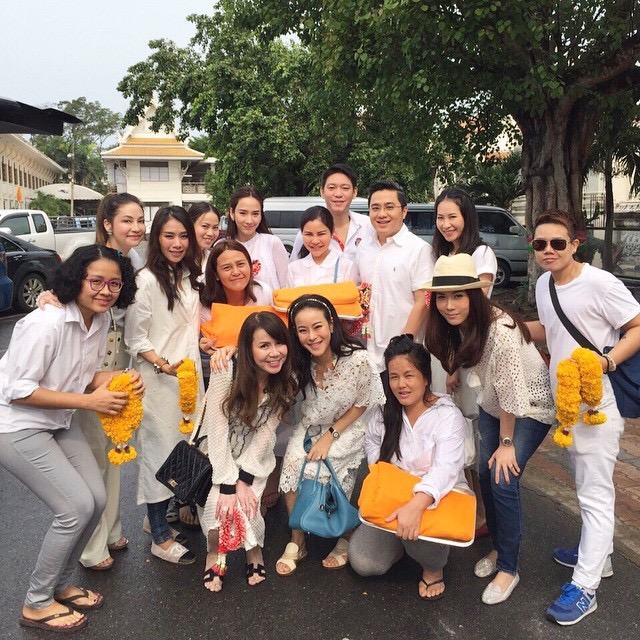 ทำบุญ 9 วัด จ.อยุธยา กับ "อั้ม พัชราภา" สวยใสเรียบร้อยอิ่มบุญกันถ้วนหน้า!!