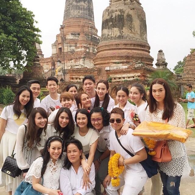 ทำบุญ 9 วัด จ.อยุธยา กับ "อั้ม พัชราภา" สวยใสเรียบร้อยอิ่มบุญกันถ้วนหน้า!!
