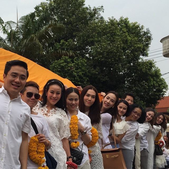 ทำบุญ 9 วัด จ.อยุธยา กับ "อั้ม พัชราภา" สวยใสเรียบร้อยอิ่มบุญกันถ้วนหน้า!!