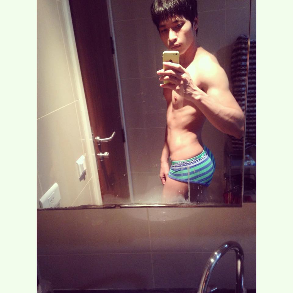 Men selfie