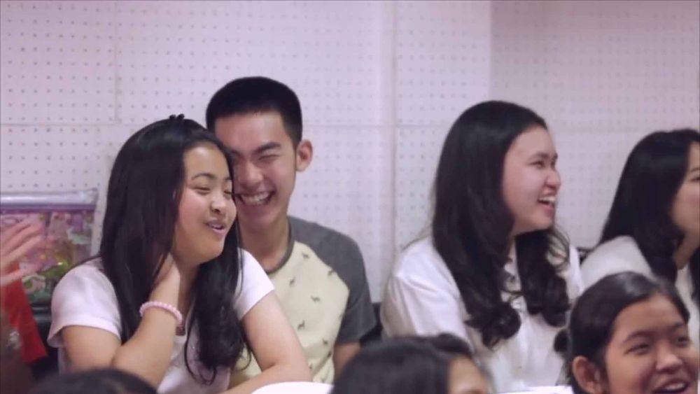 สายตาหยุดอยู่ที่คนนี้(ในMV ABC ชักกระตุก)เขาเป็นใผน๊อท่านผู้ชม...........??? ข ข ข