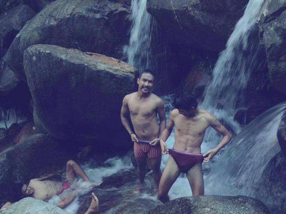 ร้อนครัช เล่นน้ำกัน