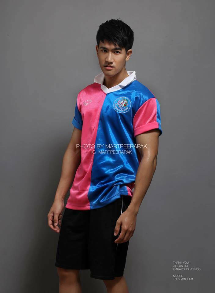 เตะบอลกันไหมครับ