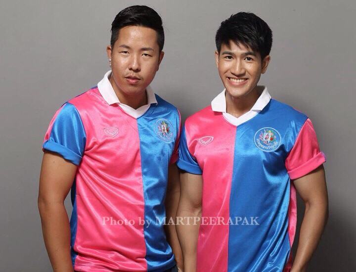 เตะบอลกันไหมครับ