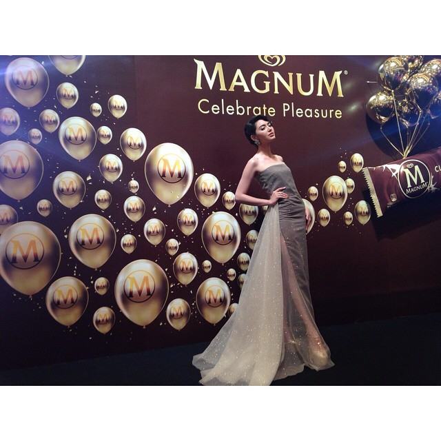 "ใหม่ ดาวิกา" สวยสง่าเรียบหรู กับพรีเซ็นเตอร์ Magnum The Wizard of M แม็กนั่มลุคใหม่!!