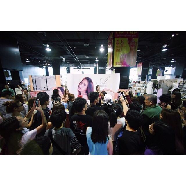 ซุปตาร์สาว "อั้ม" สวีดควงคู่หวานใจไฮโซ "เเอมป์" เปิดบูธในงาน Ab Fab Market พร้อมเหล่าคนบันเทิงมากมาย!!