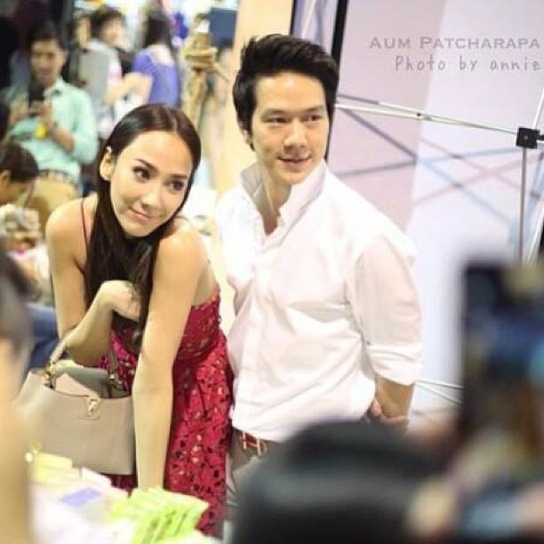 ซุปตาร์สาว "อั้ม" สวีดควงคู่หวานใจไฮโซ "เเอมป์" เปิดบูธในงาน Ab Fab Market พร้อมเหล่าคนบันเทิงมากมาย!!