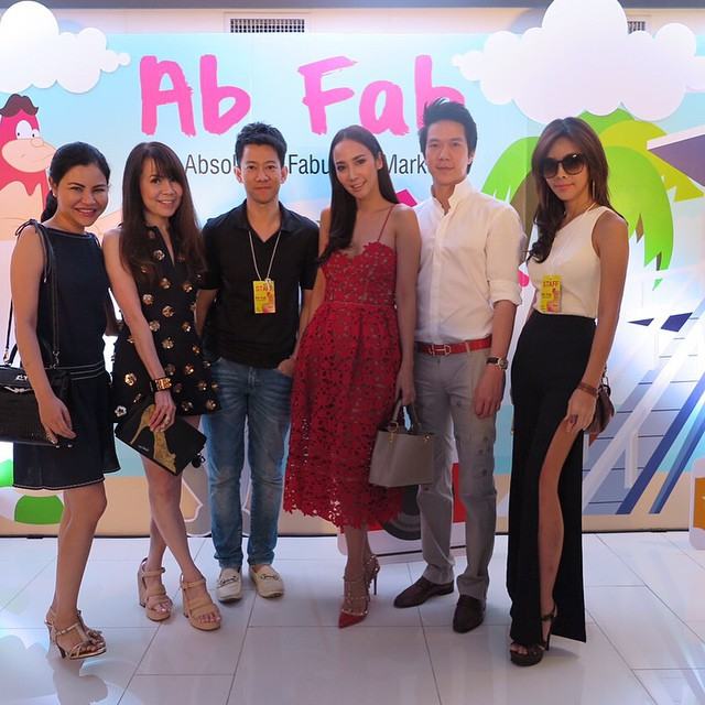 ซุปตาร์สาว "อั้ม" สวีดควงคู่หวานใจไฮโซ "เเอมป์" เปิดบูธในงาน Ab Fab Market พร้อมเหล่าคนบันเทิงมากมาย!!