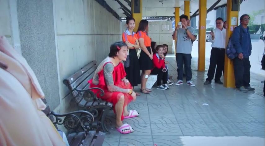 แทค ภรัณยู ถูกลงโทษแต่งหญิงใน Van Game