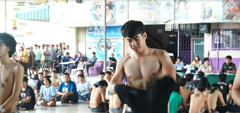 ชัดสุด แน่นสุด   !  แอบถ่าย "มาริโอ้"  ซูมทุกรูขุมขน