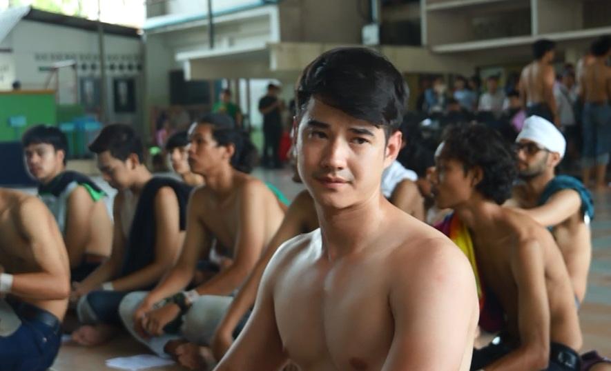 ชัดสุด แน่นสุด   !  แอบถ่าย "มาริโอ้"  ซูมทุกรูขุมขน