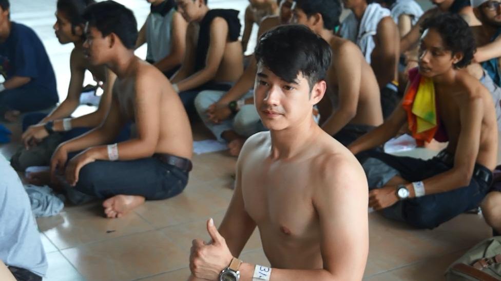 ชัดสุด แน่นสุด   !  แอบถ่าย "มาริโอ้"  ซูมทุกรูขุมขน