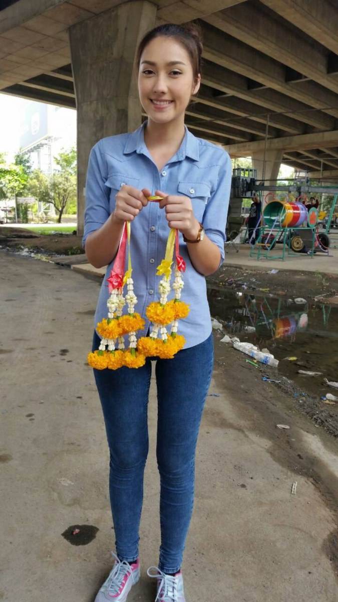 ฮาน่า ลีวิส ไม่หวั่นรับบทเป็นเด็กขายพวงมาลัยใน &ldquo;สาวน้อยซอยรจนา&rdquo;