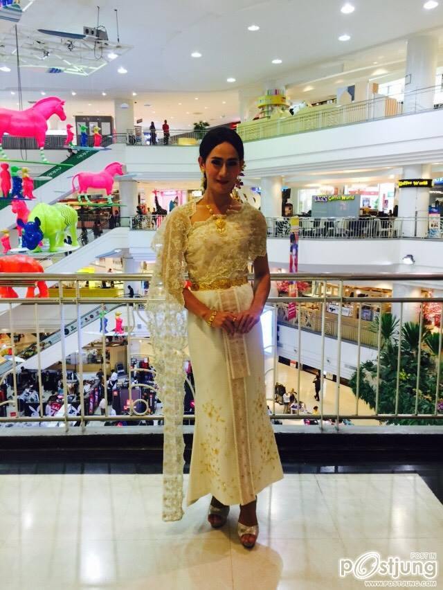กะเทยรักชาติ ใส่ชุดไทยไปดูหนังพระนเรศวร