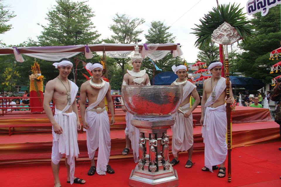 ขบวนแห่งานบุญสลุงหลวง ครั้งที่ 26 ประจำปี 2558 จังหวัดลำปาง