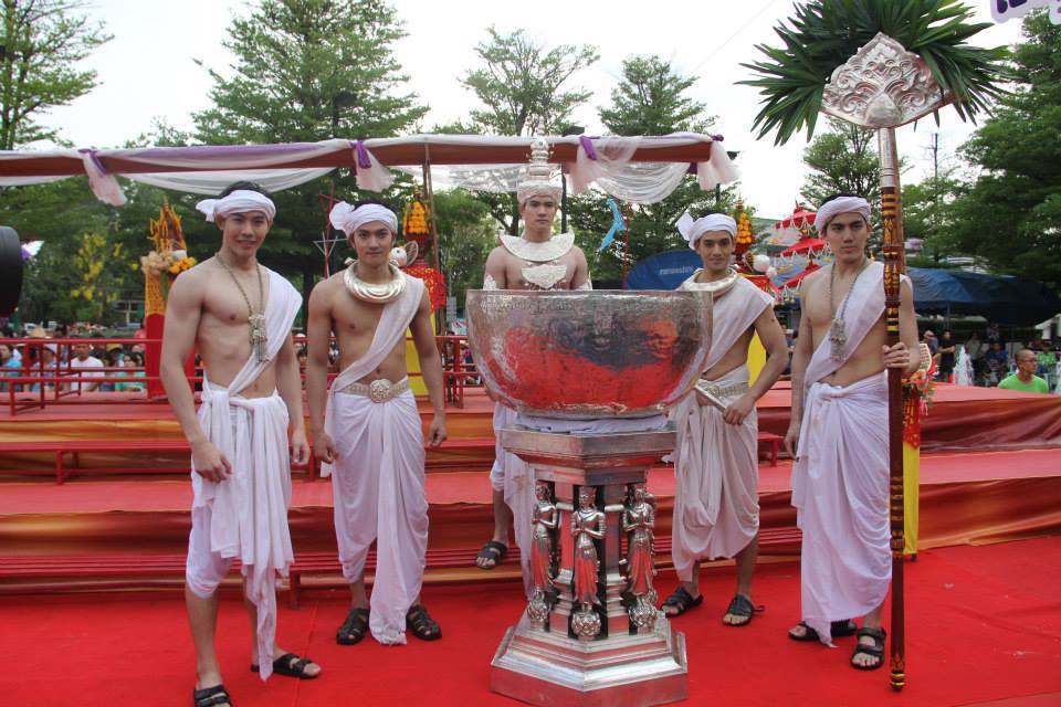 ขบวนแห่งานบุญสลุงหลวง ครั้งที่ 26 ประจำปี 2558 จังหวัดลำปาง