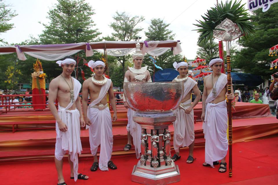 ขบวนแห่งานบุญสลุงหลวง ครั้งที่ 26 ประจำปี 2558 จังหวัดลำปาง
