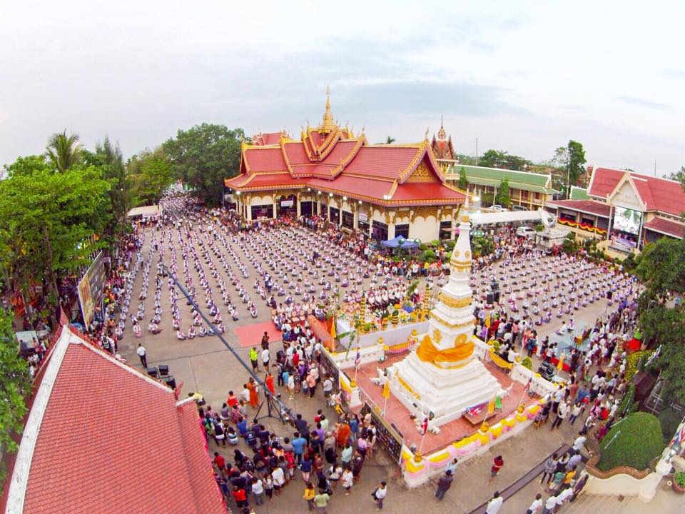 หนองคาย รำบวงสรวงถวายองค์หลวงพ่อพระใส วัดโพธิ์ชัย