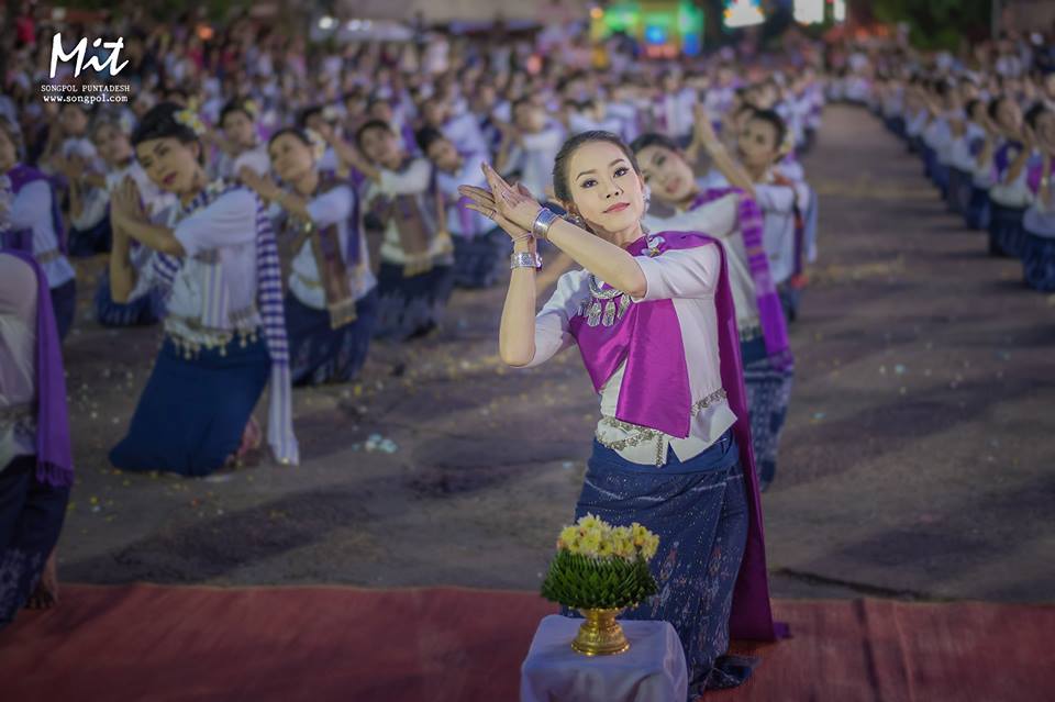 หนองคาย รำบวงสรวงถวายองค์หลวงพ่อพระใส วัดโพธิ์ชัย