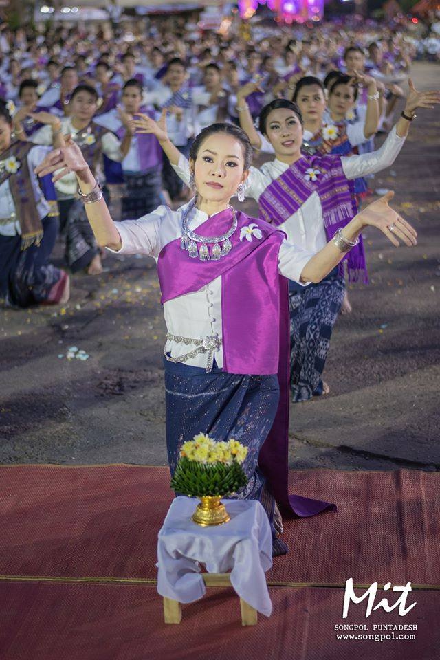 หนองคาย รำบวงสรวงถวายองค์หลวงพ่อพระใส วัดโพธิ์ชัย