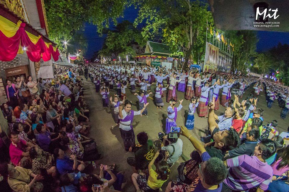 หนองคาย รำบวงสรวงถวายองค์หลวงพ่อพระใส วัดโพธิ์ชัย