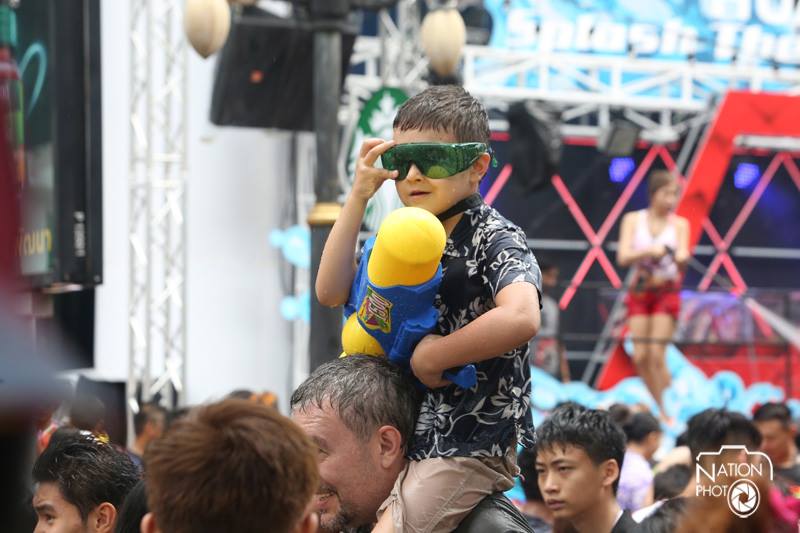 บรรยากาศ วันสงกรานต์ ทั่วประเทศไทย 2558 Songkran Festival Thailand 2015